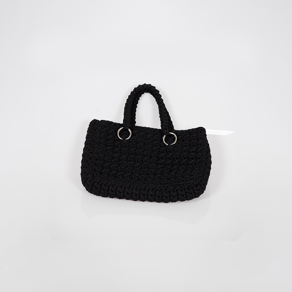 cartera negra tejida