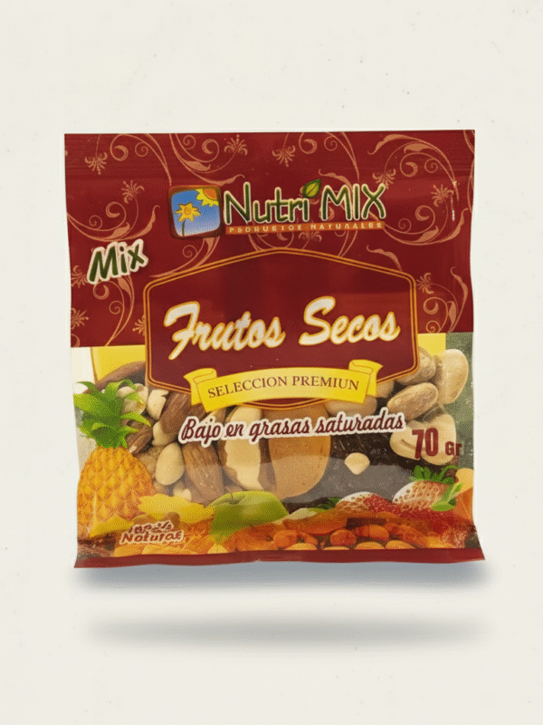 Empaque de 70g de Mix de Frutos Secos NutriMix, selección premium que incluye castañas y almendras, con etiqueta "Bajo en grasas saturadas" sobre fondo blanco.