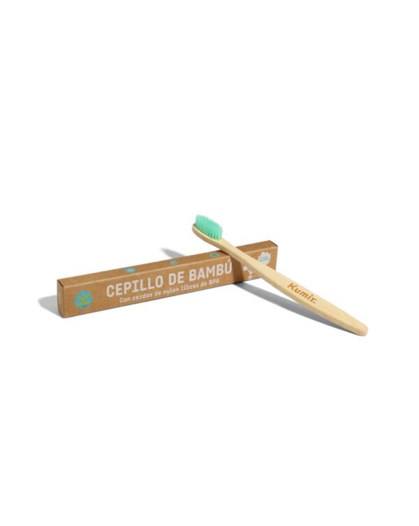 Cuida tu sonrisa y el planeta con el cepillo de dientes de bambú Green, una alternativa sostenible al plástico tradicional. Diseñado para una limpieza efectiva y responsable, este cepillo combina calidad, ergonomía y compromiso ambiental.